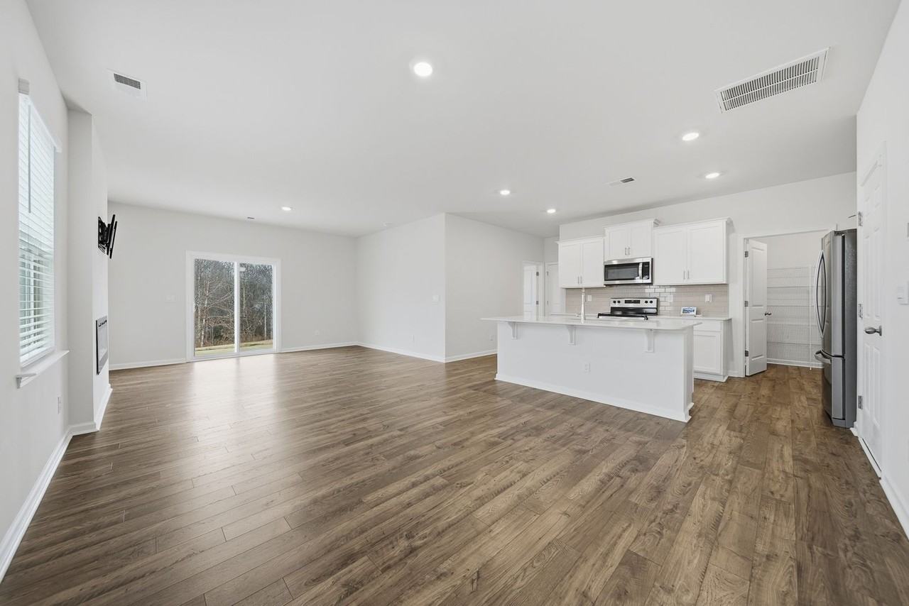 1131 37th Avenue Drive Northeast - Photo 2 of 22