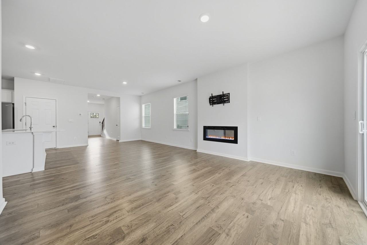 1131 37th Avenue Drive Northeast - Photo 5 of 22