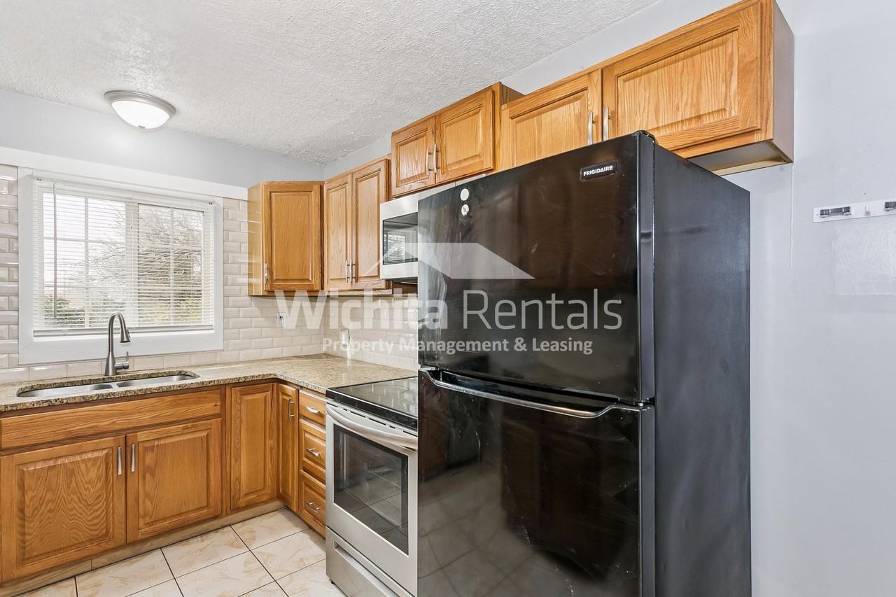 933 North Parkwood Lane - Photo 7 of 15