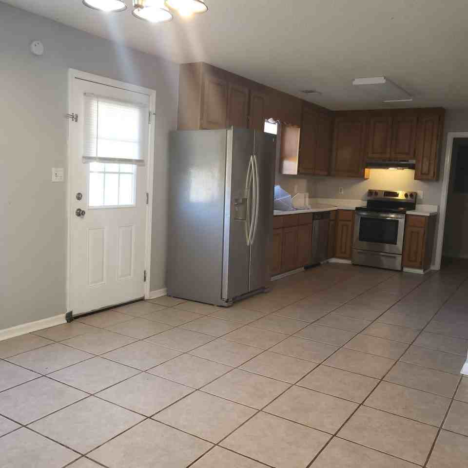 723 Macey Street - Photo 6 of 6