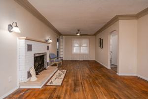 featured image of 639 W 4th St