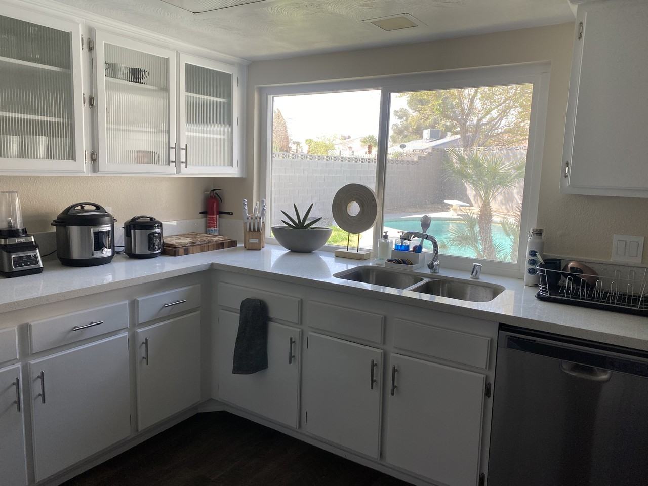 6521 Celeste Avenue - Photo 6 of 12