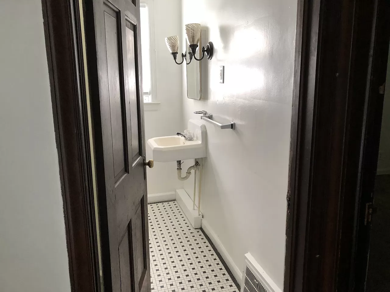 1112 Minnie St #1 - Photo 6 of 25