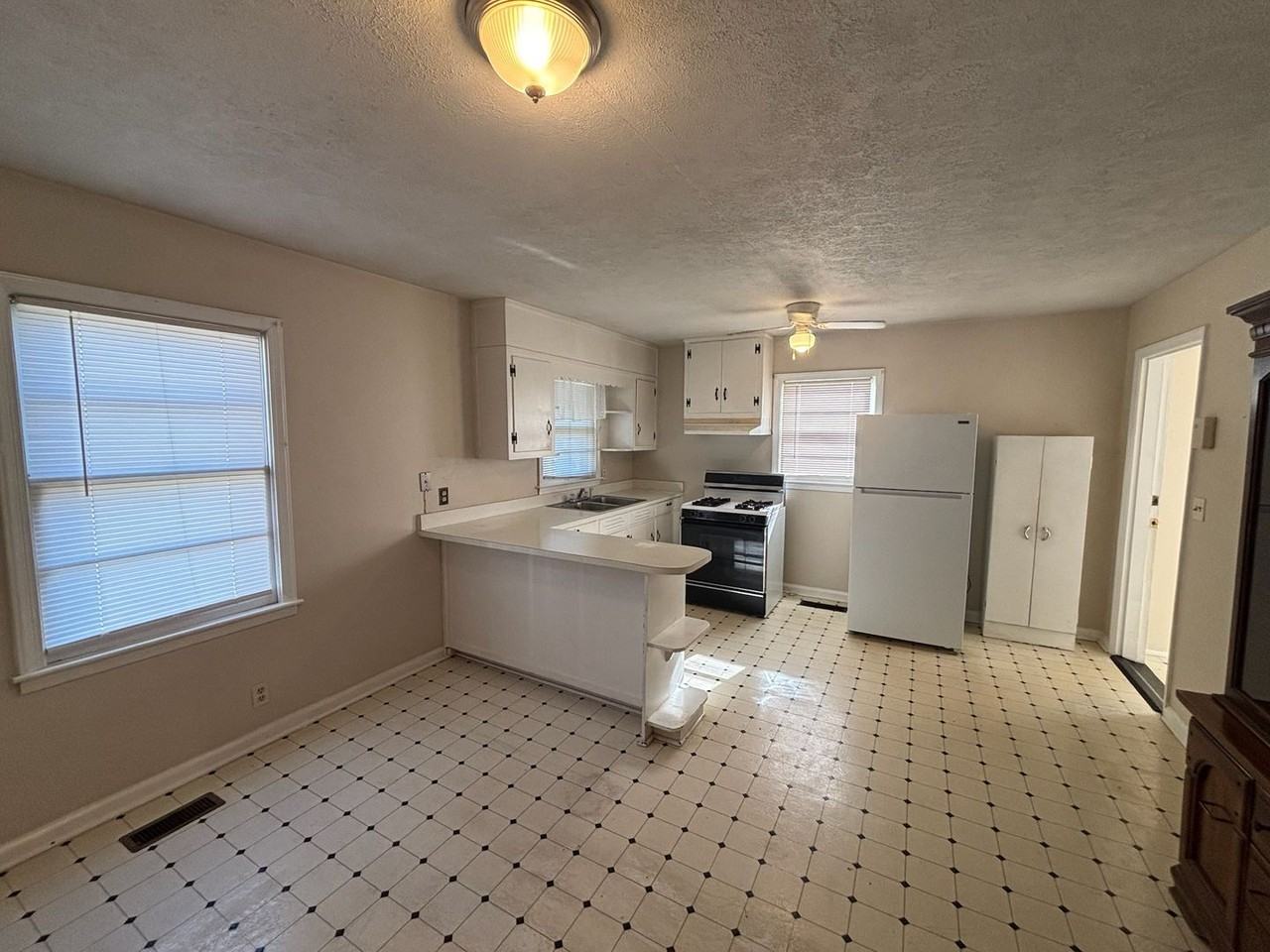 2211 1st Avenue - Photo 2 of 15