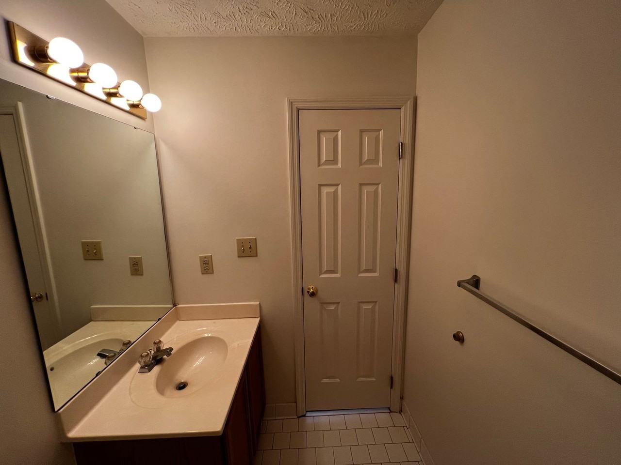 1016 Ancestry Drive - Photo 7 of 20