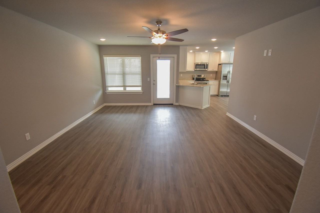 1001 Bonnie Scotland Drive - Photo 2 of 18