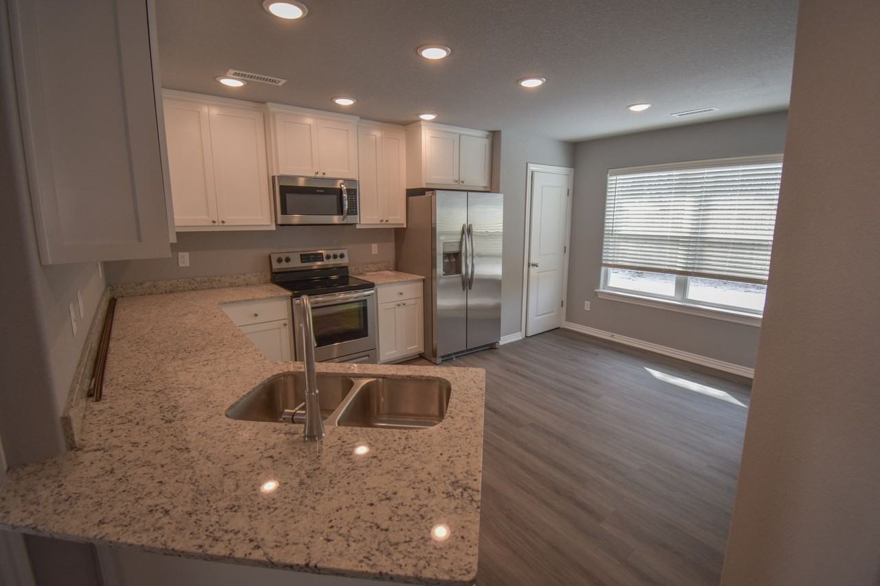 1001 Bonnie Scotland Drive - Photo 5 of 18