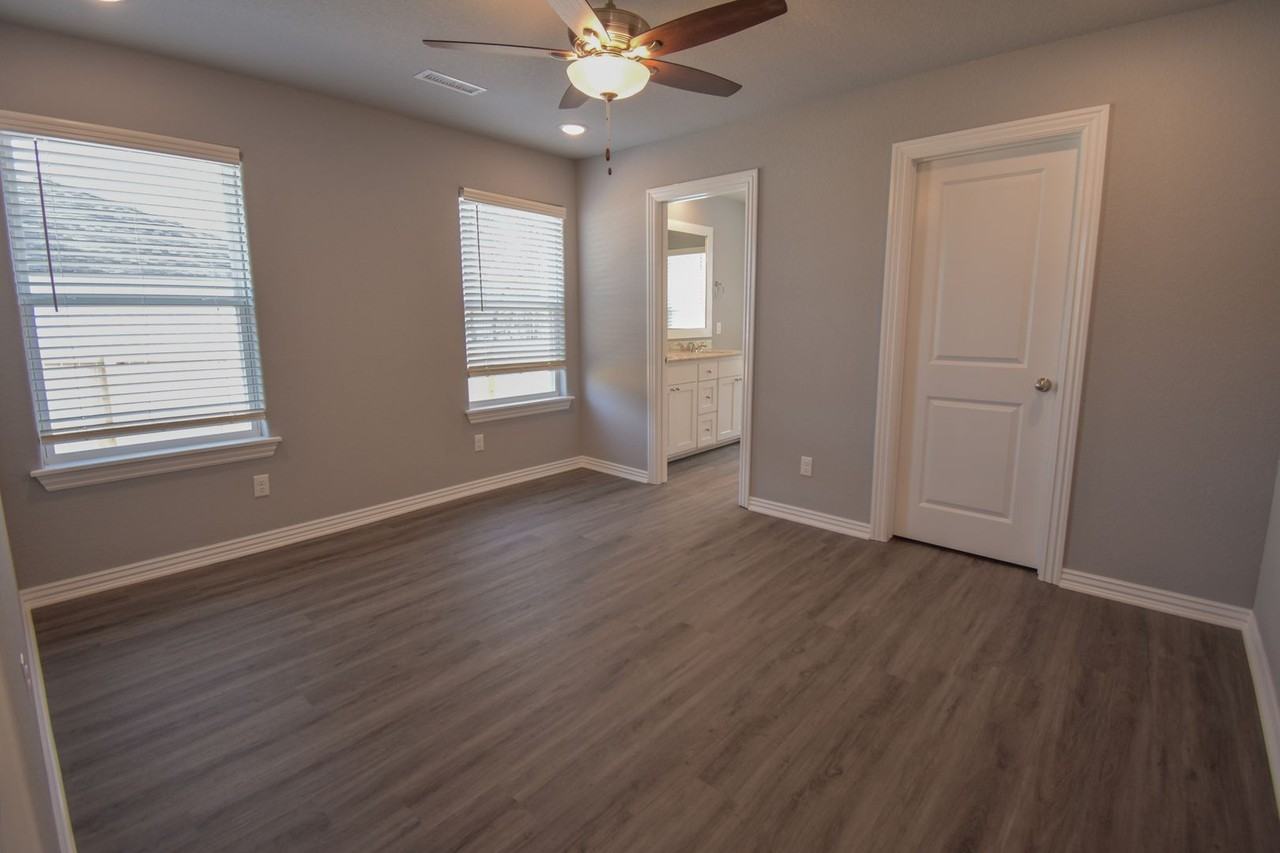 1001 Bonnie Scotland Drive - Photo 7 of 18