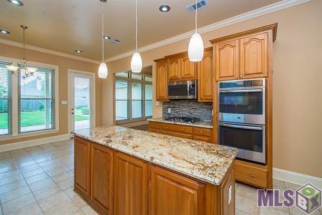 10721 Hillmont Avenue - Photo 2 of 17