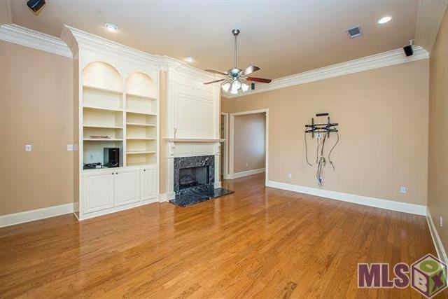 10721 Hillmont Avenue - Photo 4 of 17