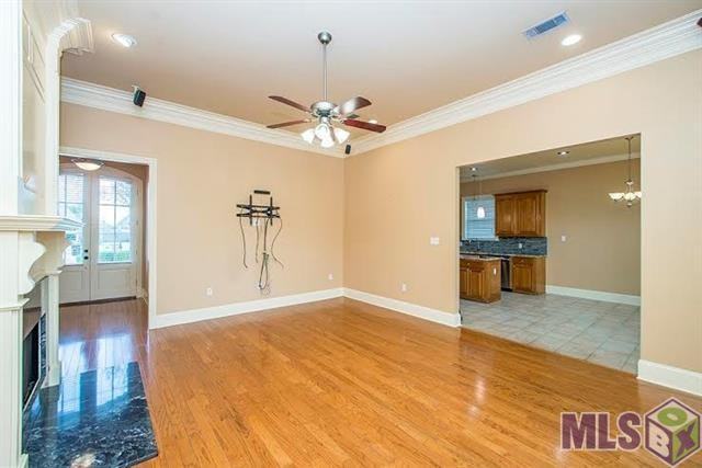 10721 Hillmont Avenue - Photo 6 of 17