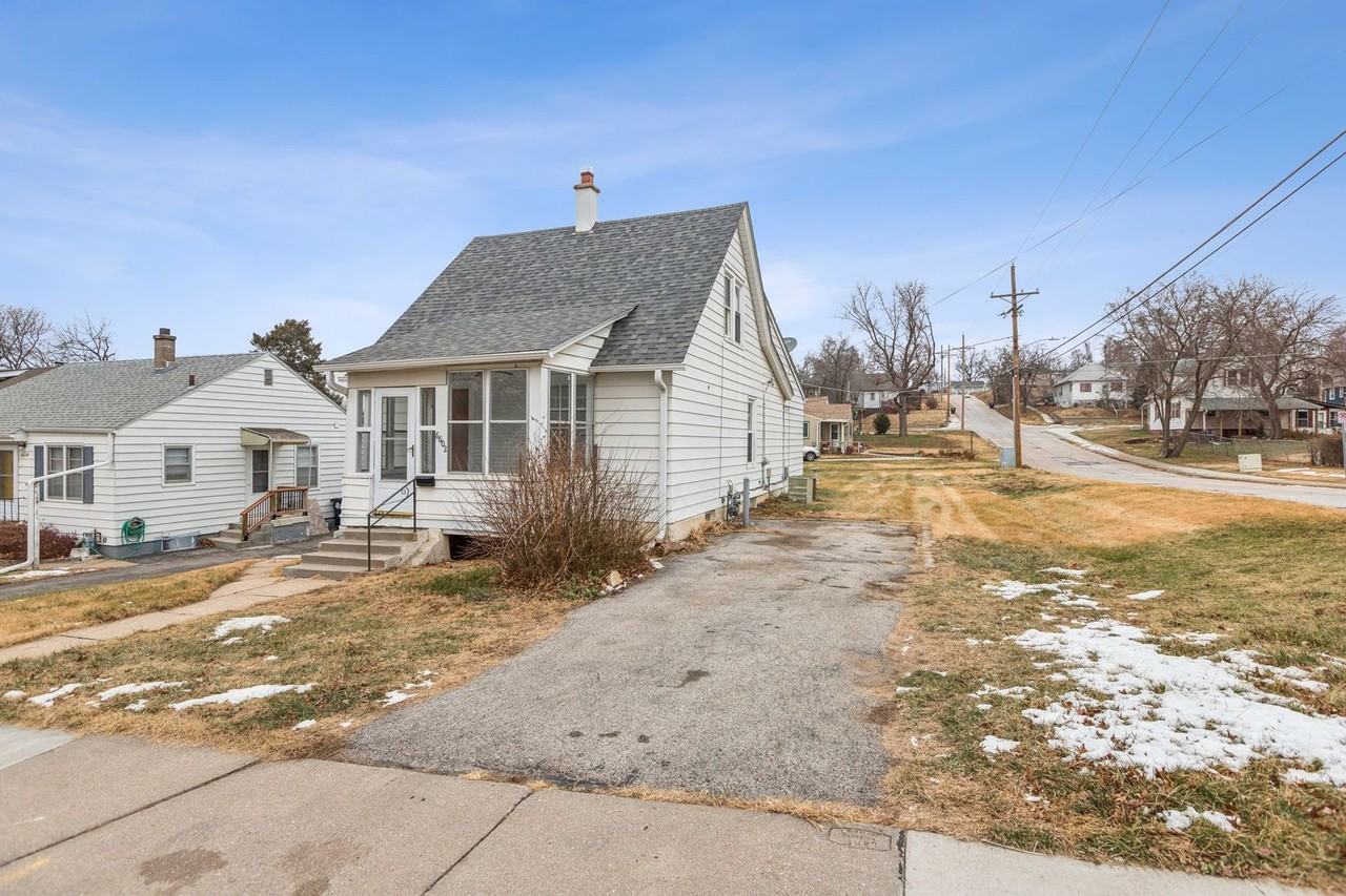 6602 Emmet St - Photo 3 of 23