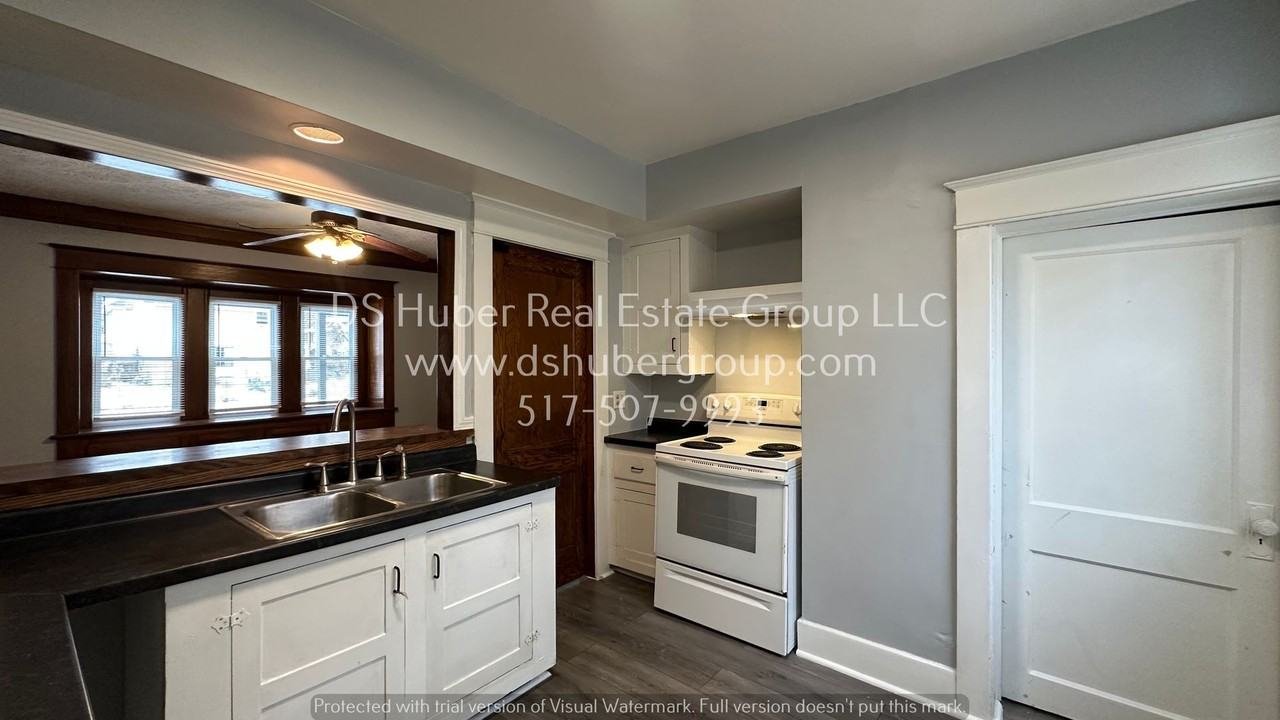 921 West Oakland Avenue