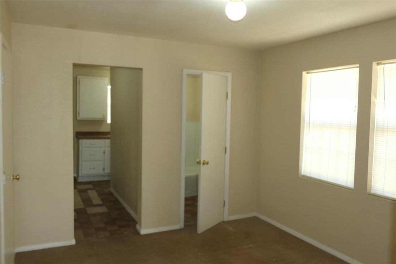 1360 Mulberry St - Photo 3 of 5