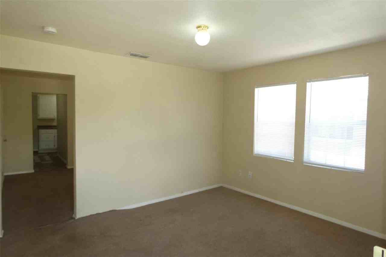 1360 Mulberry St - Photo 4 of 5