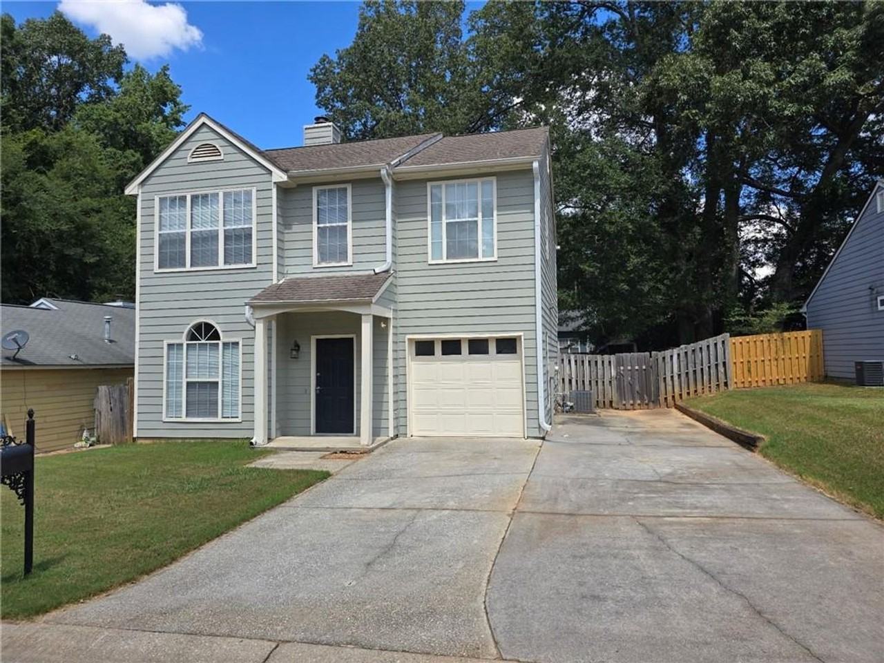 6025 Park Wood Ct - Photo 2 of 17
