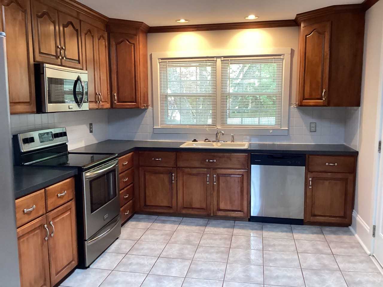 402 Patterson Street - Photo 3 of 20