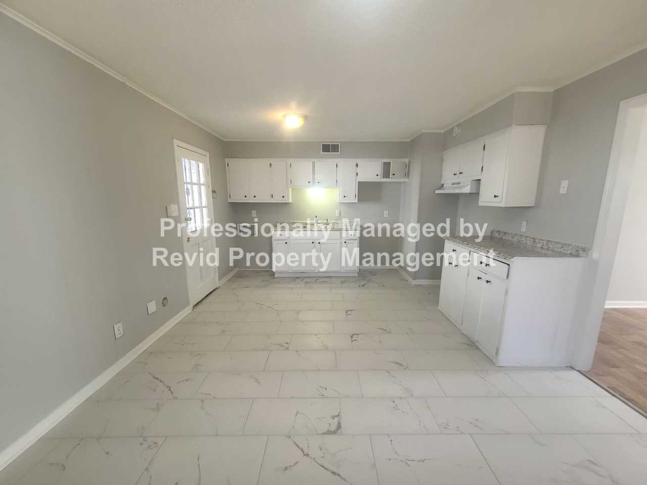 3128 Sinclair Street - Photo 4 of 23