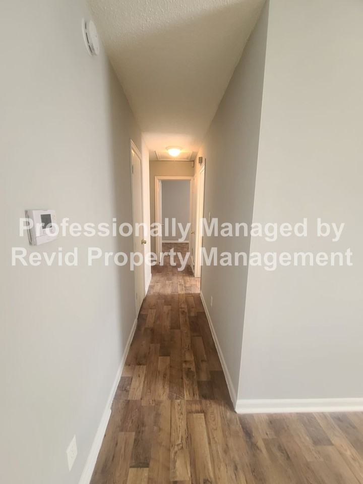 3128 Sinclair Street - Photo 6 of 23