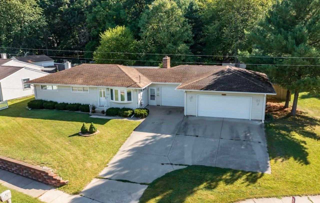 1735 Forest Drive - Photo 2 of 24