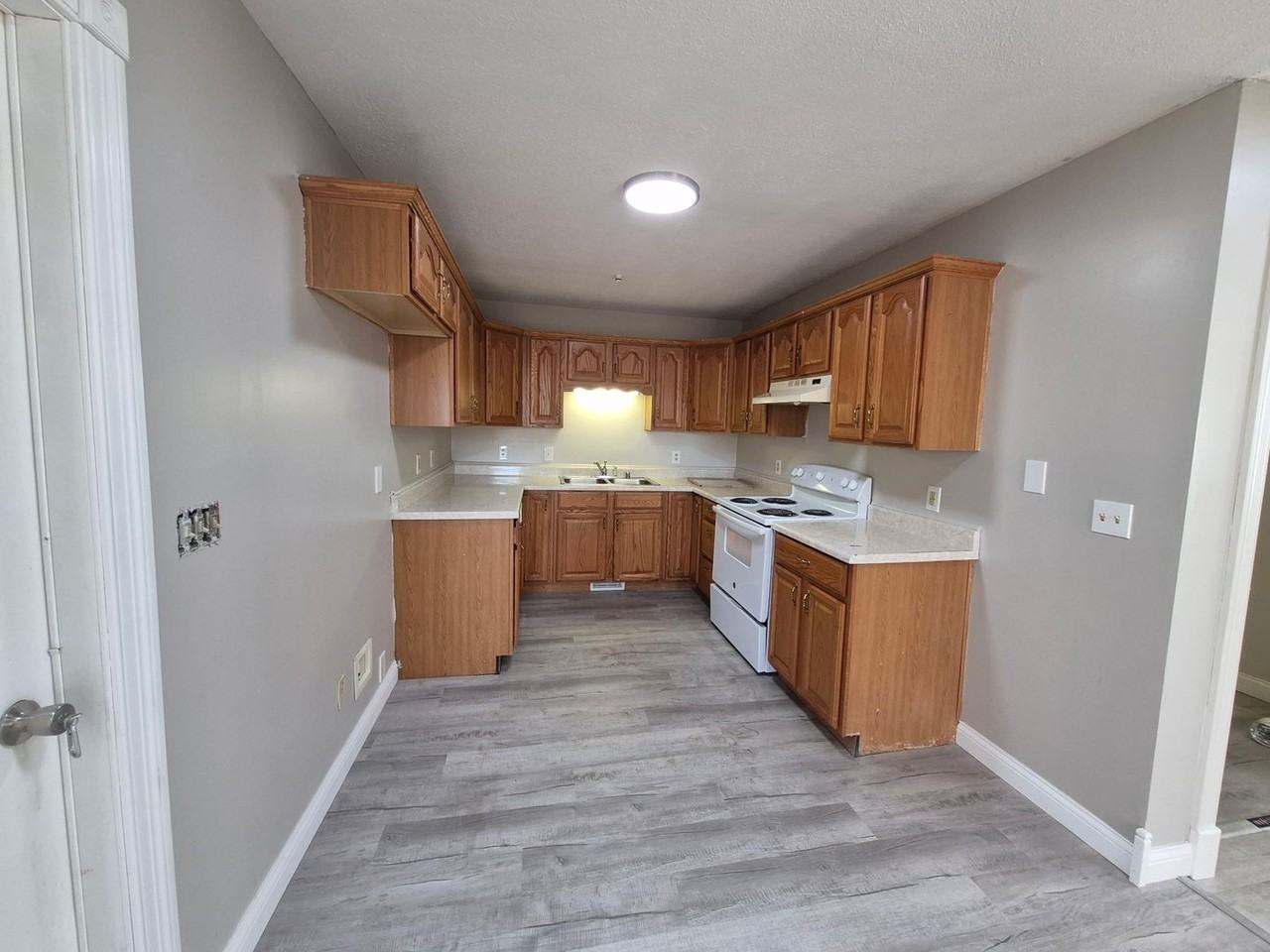 102 Woebegona Way - Photo 2 of 17