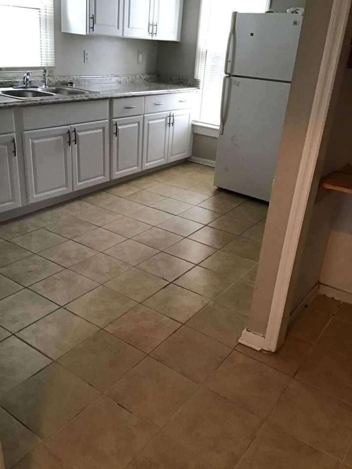 1037 Jackson Avenue - Photo 2 of 11