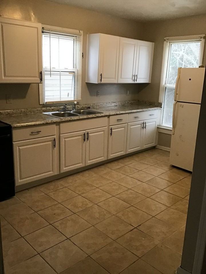 1037 Jackson Avenue - Photo 3 of 11