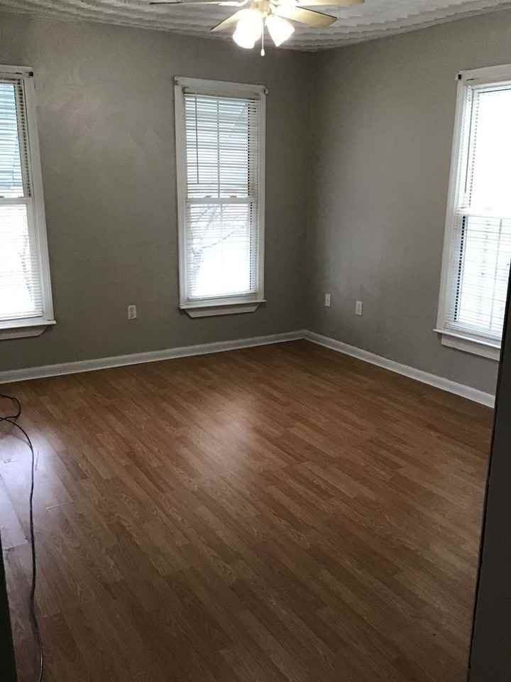 1037 Jackson Avenue - Photo 4 of 11