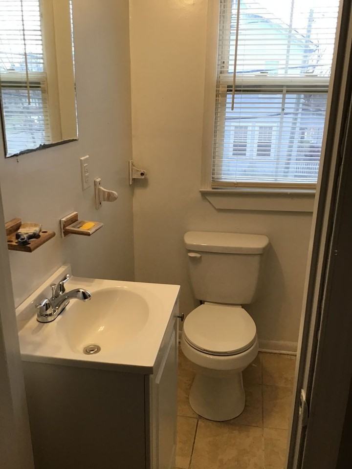 1037 Jackson Avenue - Photo 7 of 11