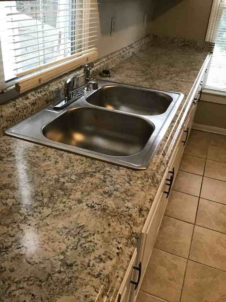 1037 Jackson Ave - Photo 3 of 9