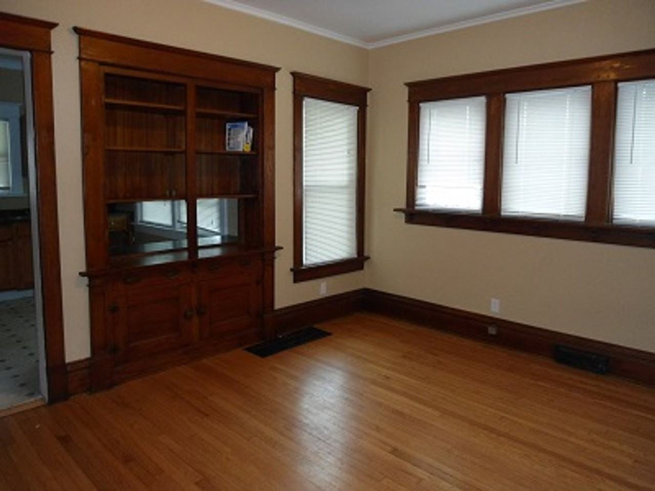 1549 Bever Avenue Southeast - Photo 2 of 13