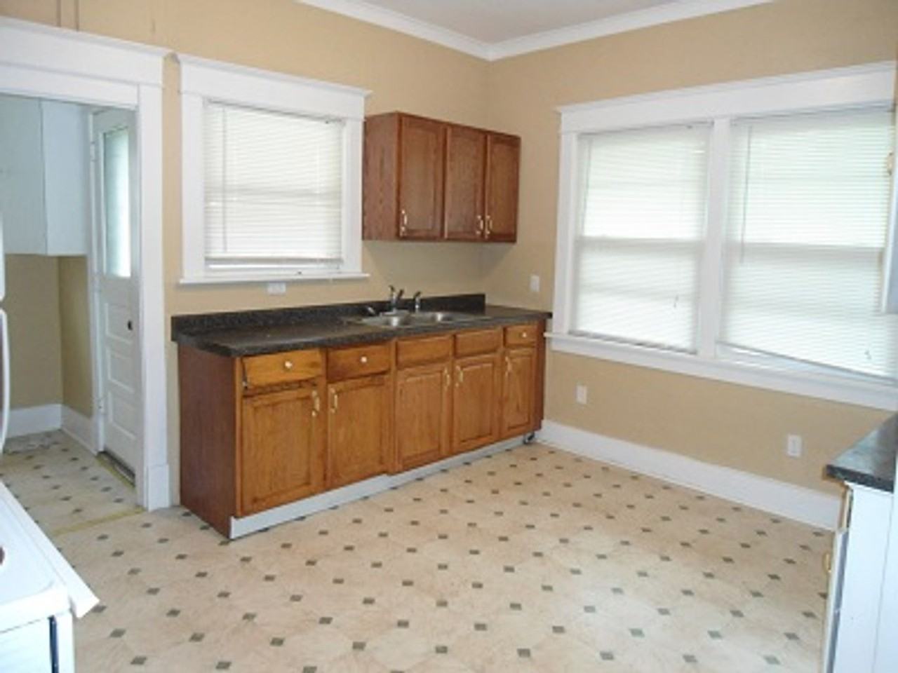 1549 Bever Avenue Southeast - Photo 6 of 13