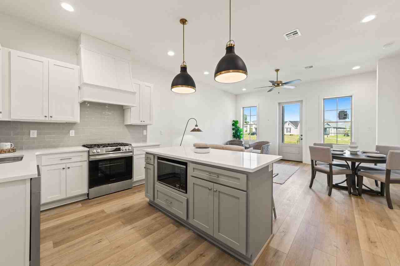 315 Sandstone Ave #100