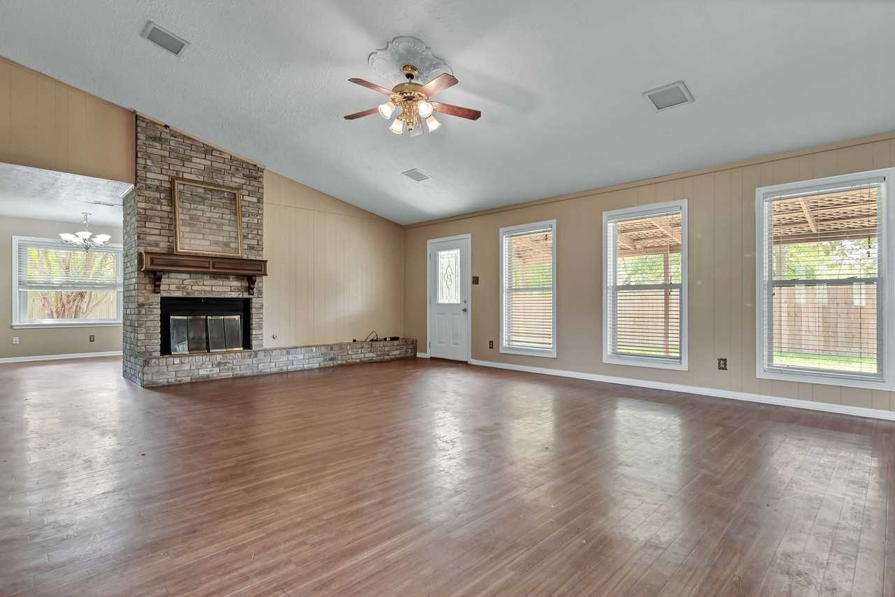 1600 Austin Avenue - Photo 5 of 24