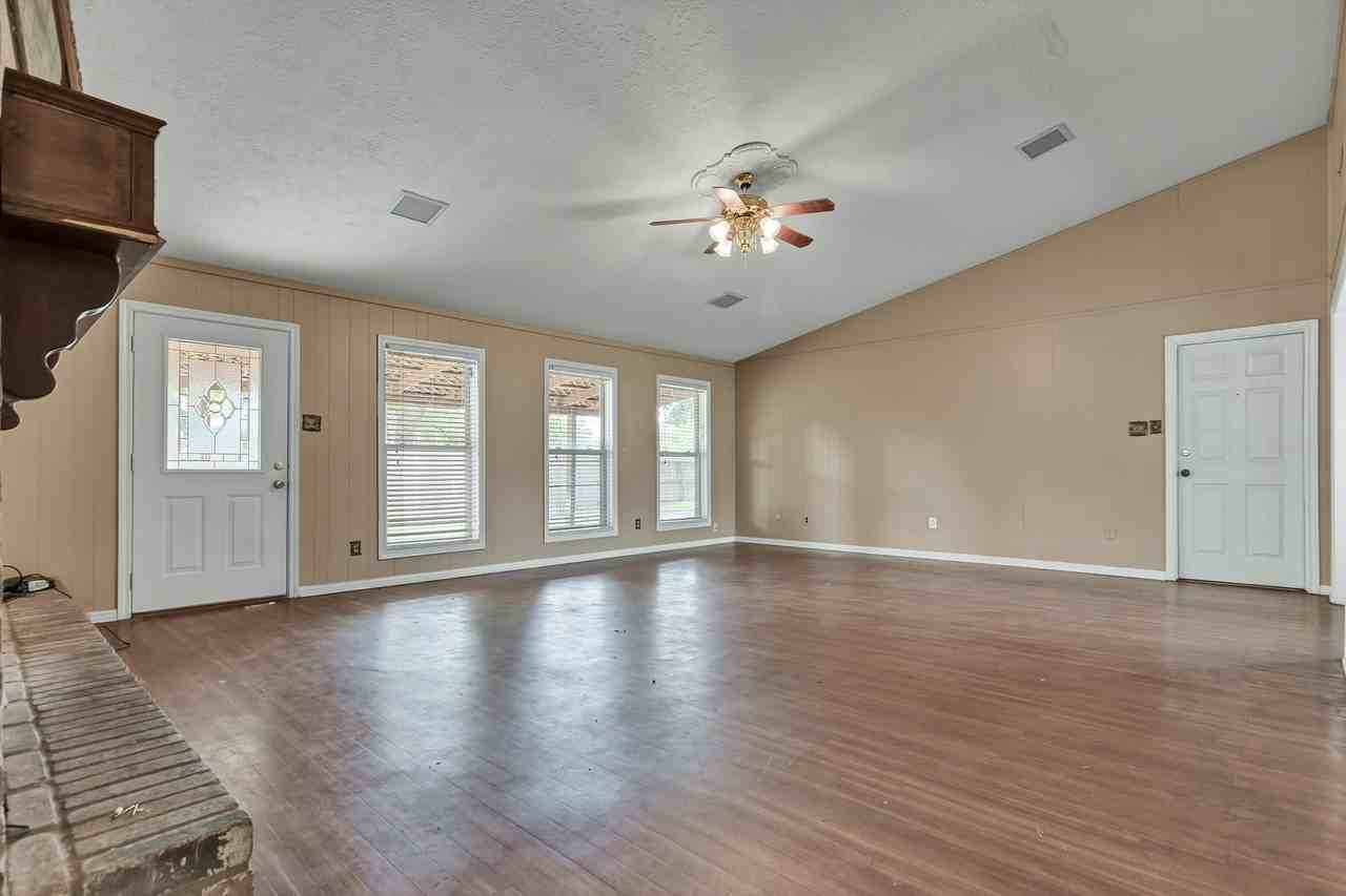 1600 Austin Avenue - Photo 7 of 24