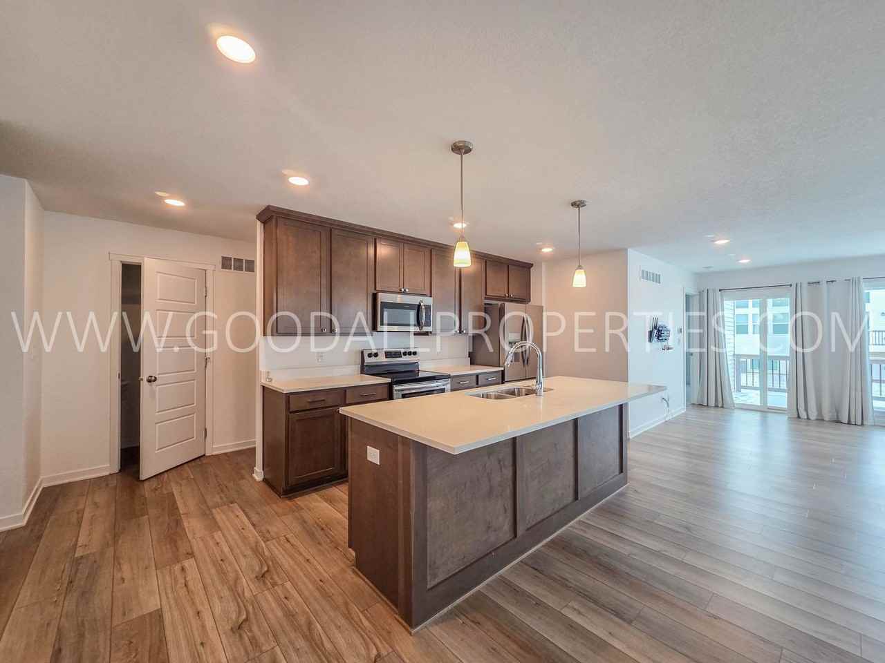 4721 172nd St - Photo 2 of 19