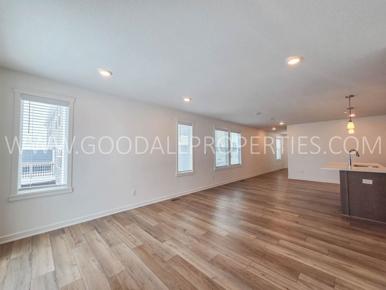 4721 172nd St - Photo 4 of 19