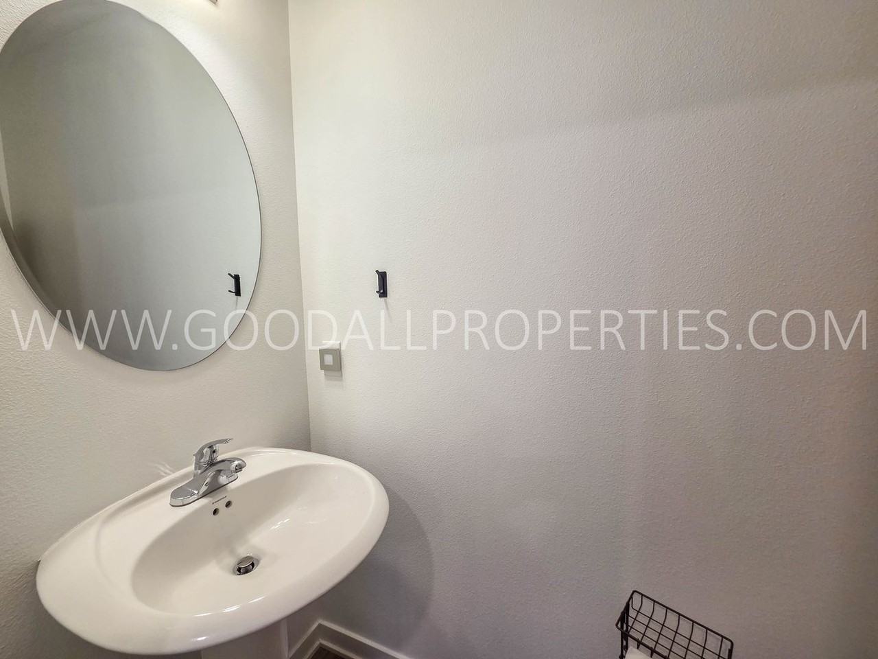 4721 172nd St - Photo 6 of 19