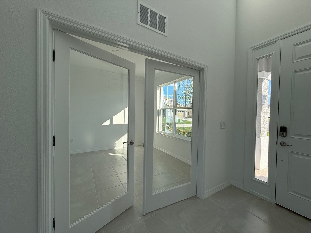 7381 Southwest 57th Place - Photo 4 of 33