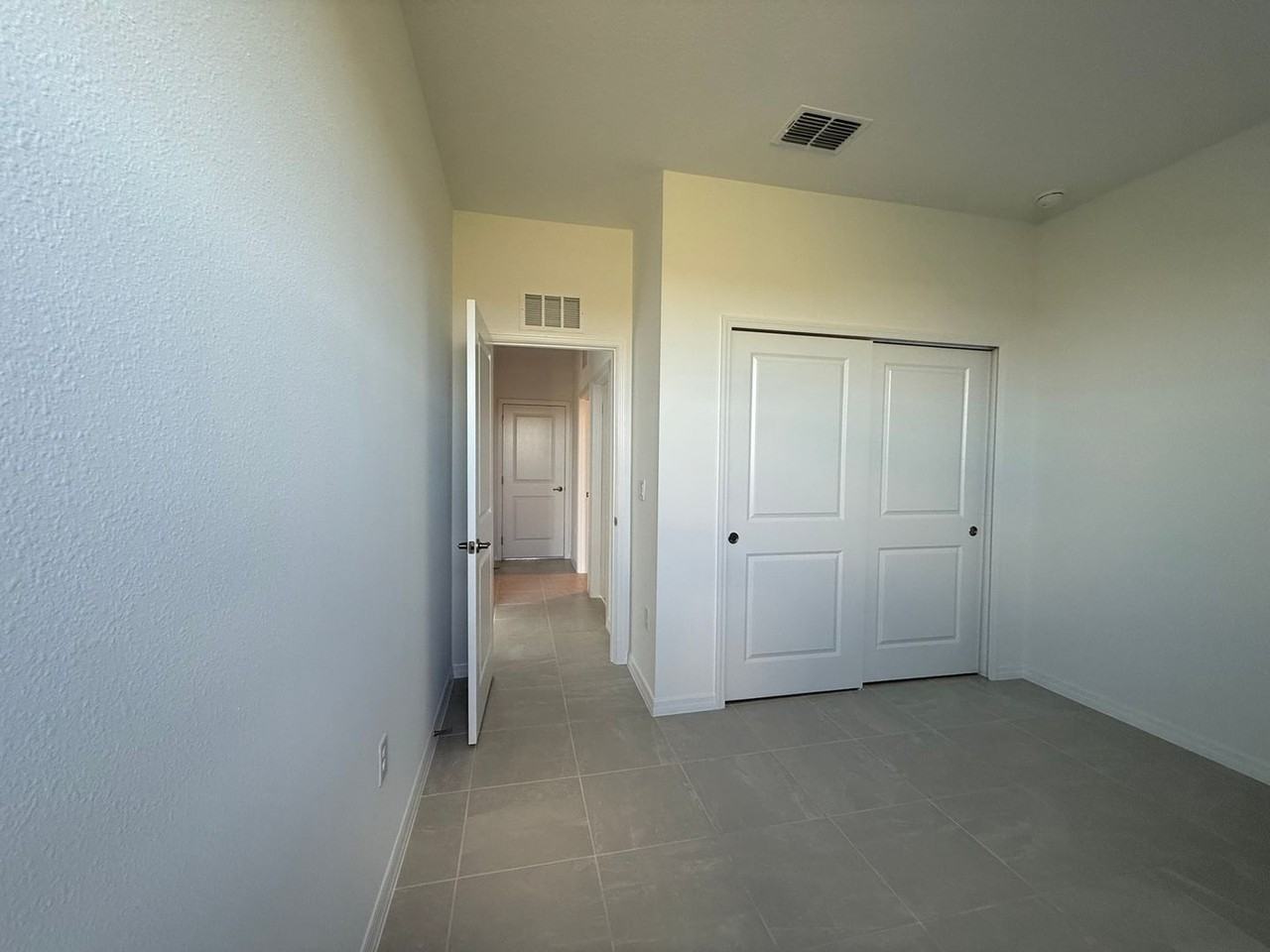 7381 Southwest 57th Place - Photo 5 of 33