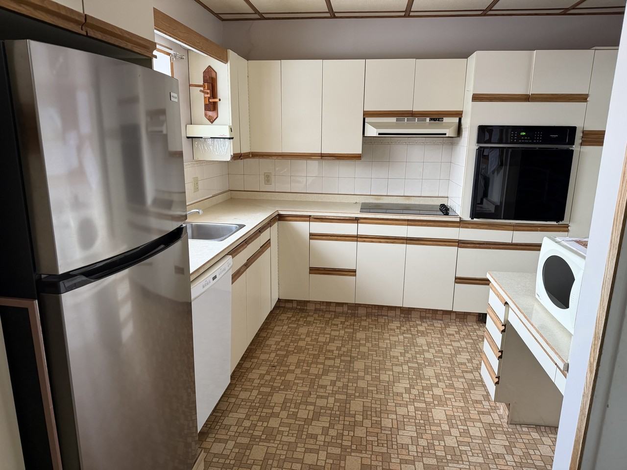 410 Leslie Ave #1 - Photo 4 of 8