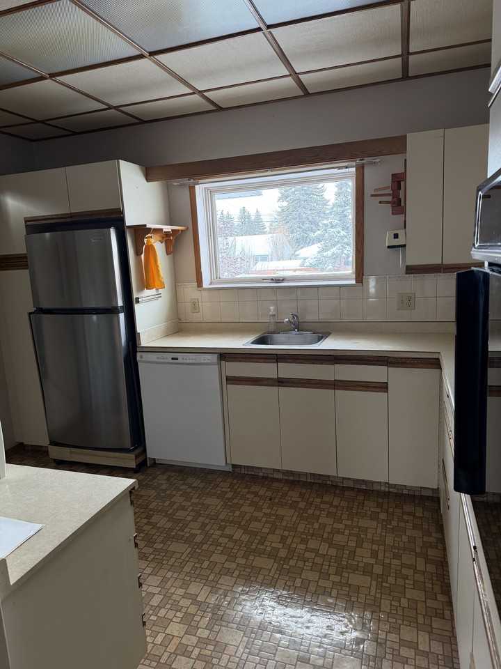 410 Leslie Ave #1 - Photo 5 of 8