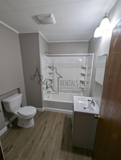 403 E 21st St #1 - Photo 4 of 11