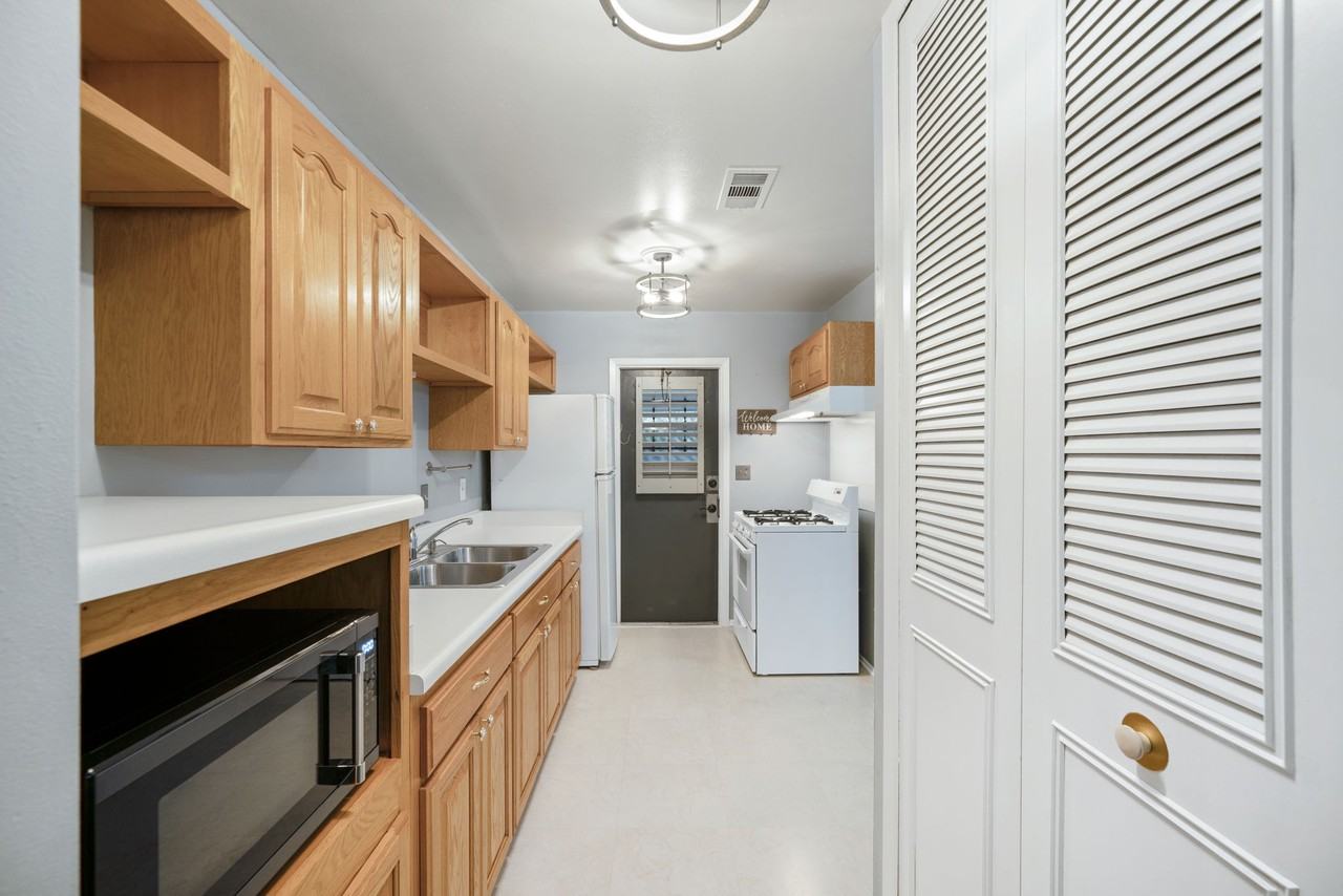 6022 Castle View #1 - Photo 7 of 25