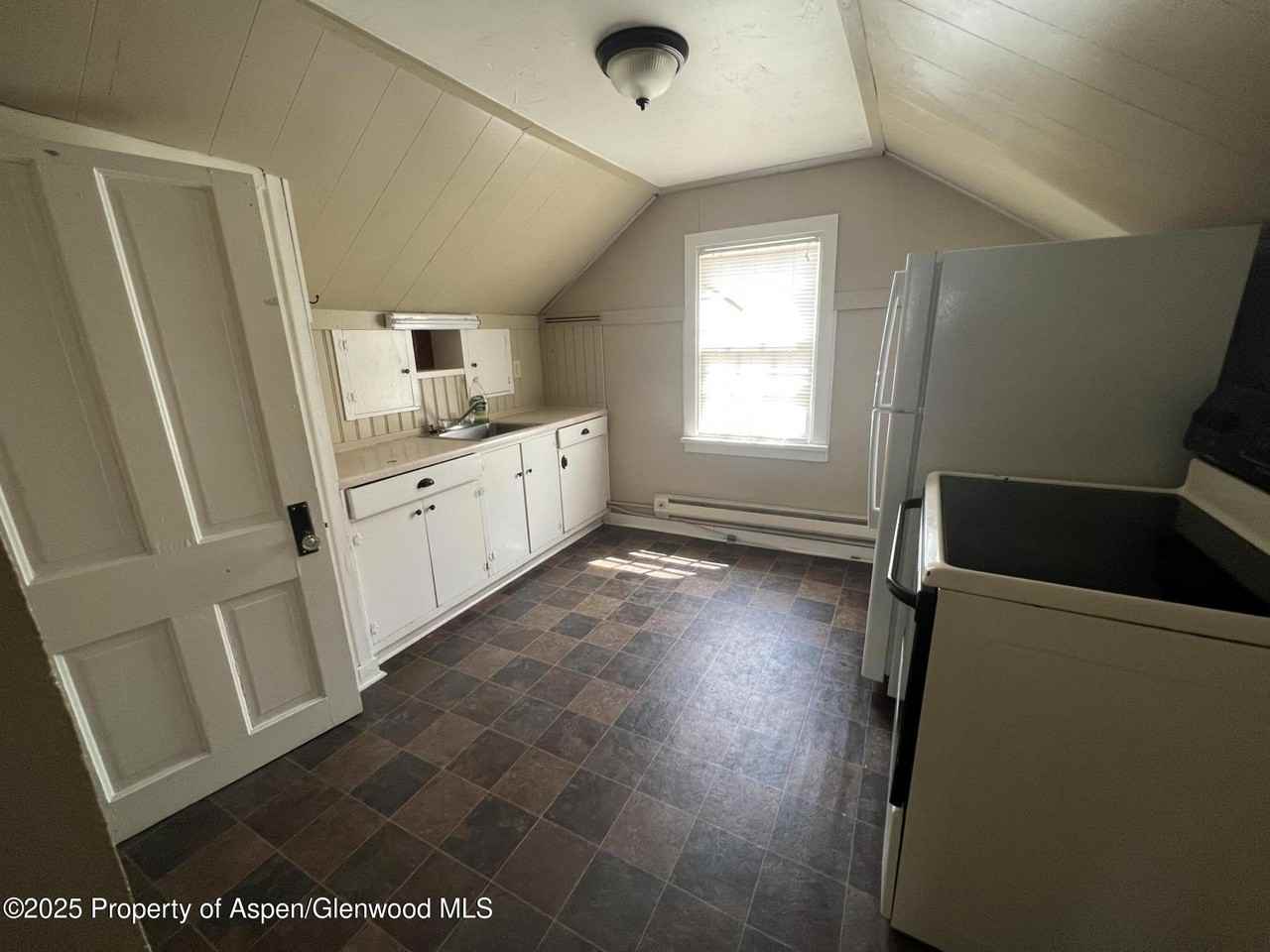 567 School Street - Photo 2 of 5