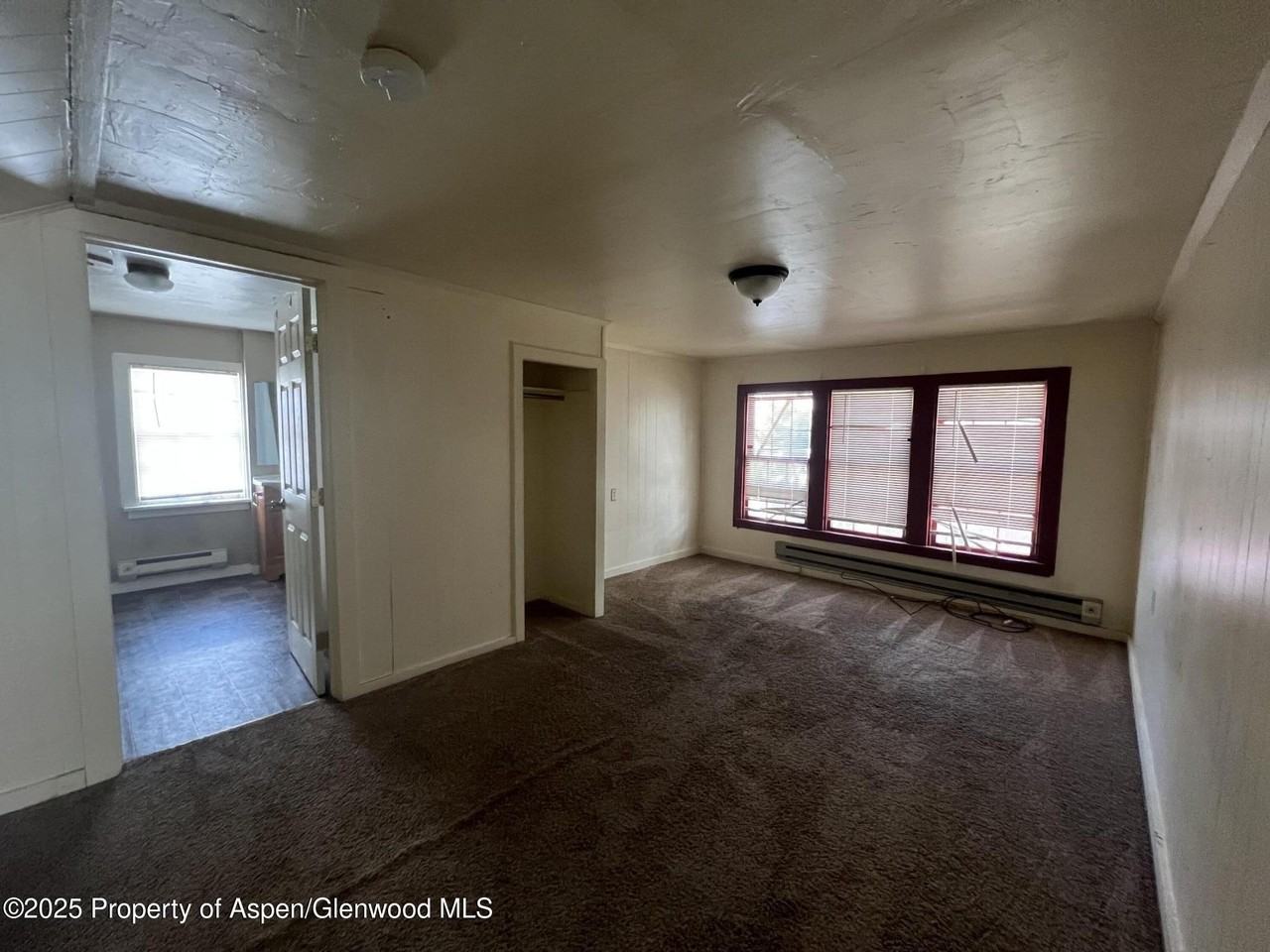 567 School Street - Photo 3 of 5