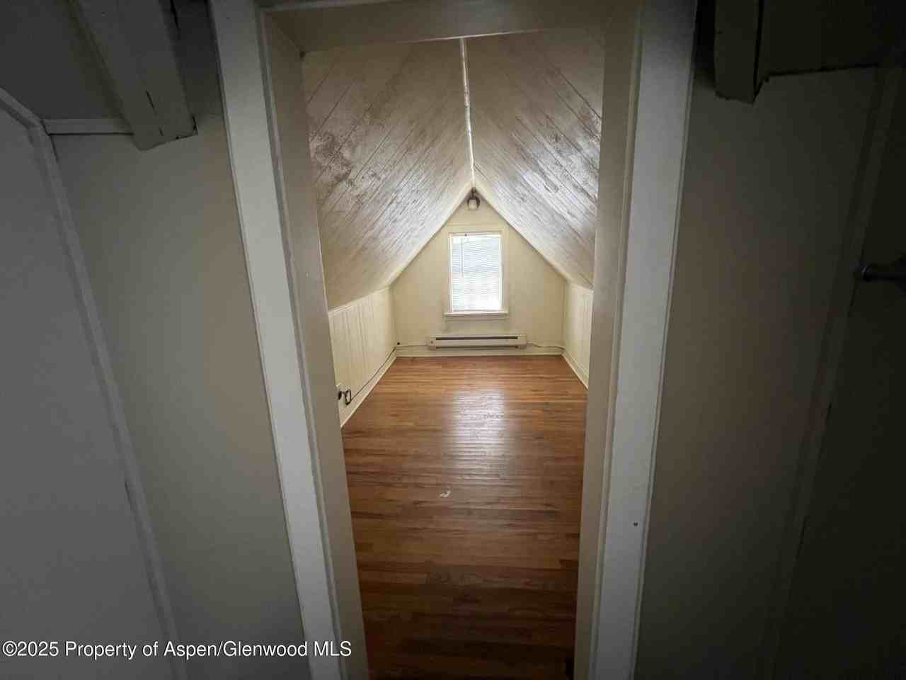 567 School Street - Photo 4 of 5