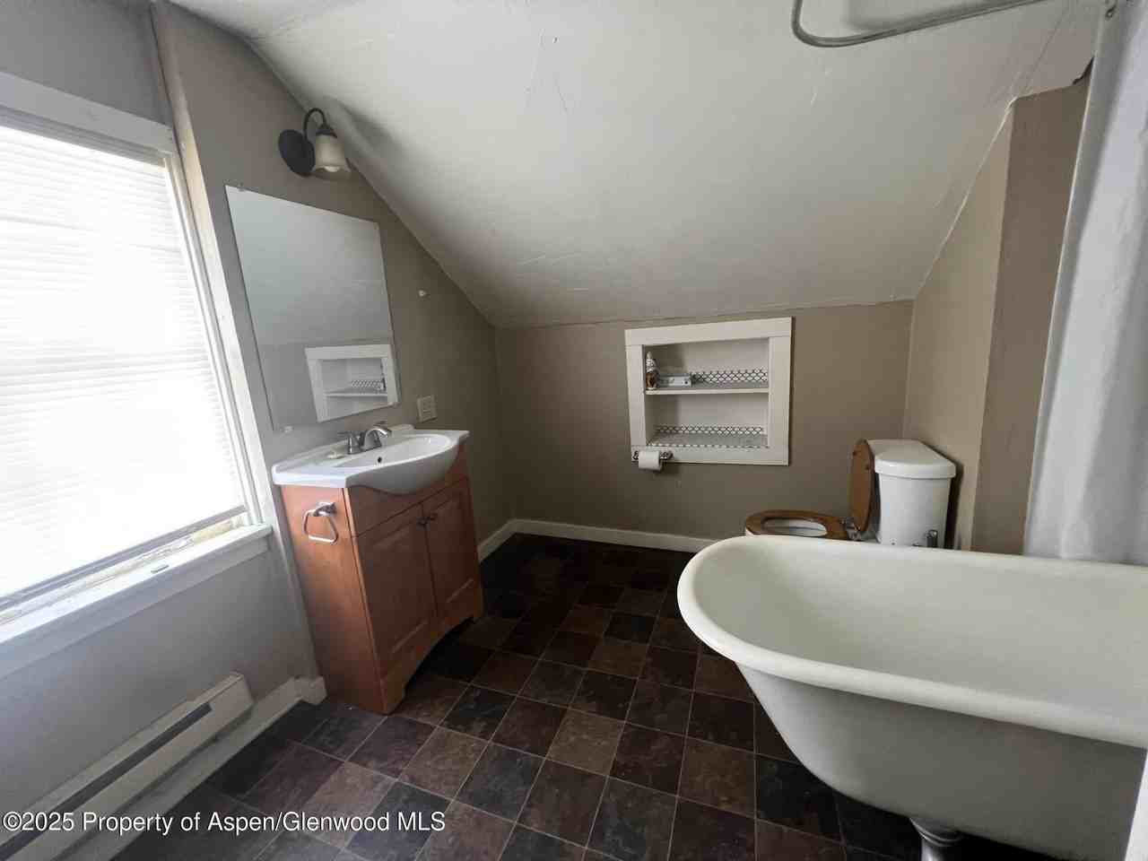 567 School Street - Photo 5 of 5