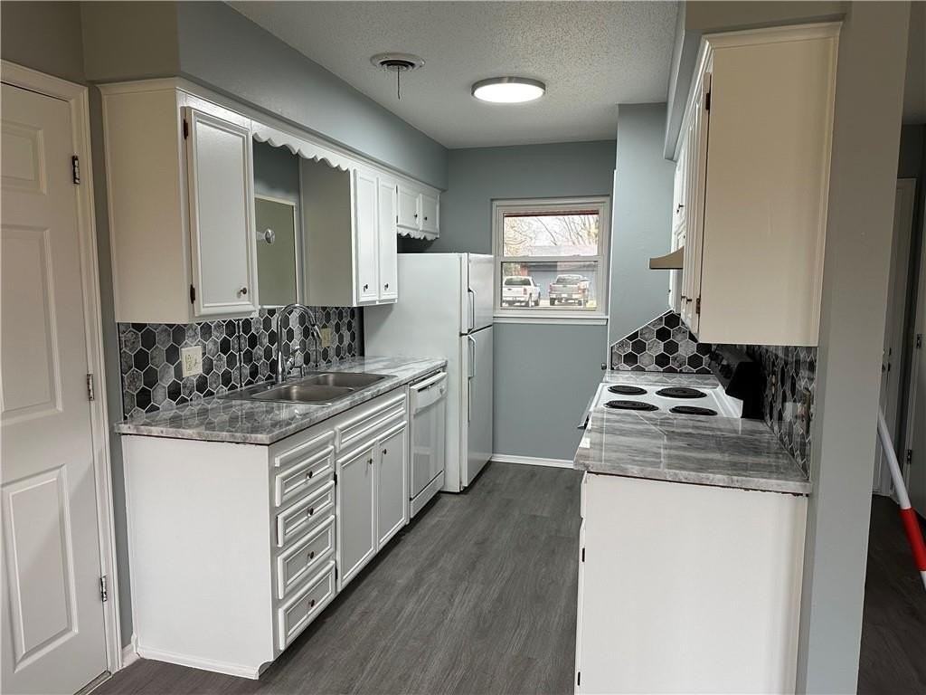 2011 Ina Avenue - Photo 3 of 14