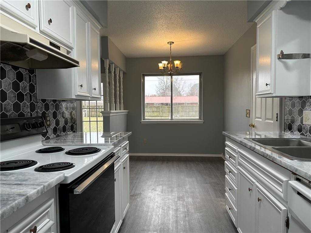 2011 Ina Avenue - Photo 6 of 14